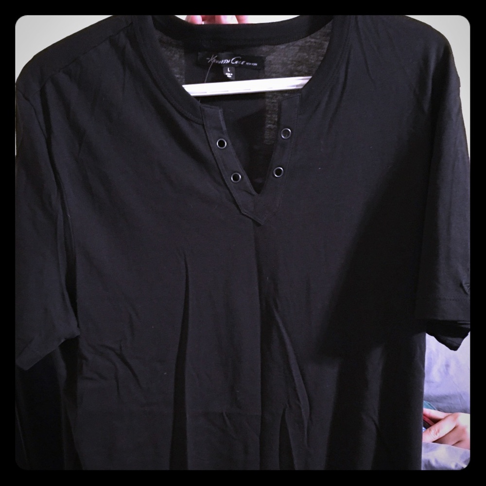 Large black V-neck Kenneth Cole shirt